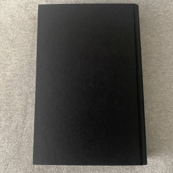 Illumicrate Edition Signed Sprayed Edge The Girl And The Stars By Mark Lawrence - Picture 13 of 15